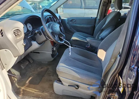 2006 Chrysler Town & Country из США, поврежденный, VIN 1A4GP45R56B690277